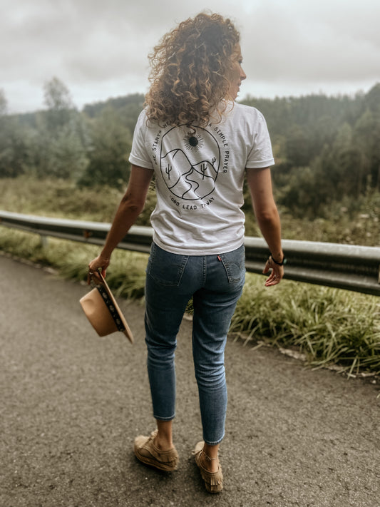 T-shirt - She starts her day with a simple prayer, Lord lead the way